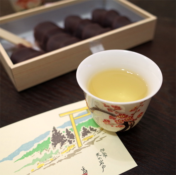 赤福には台湾の翠玉烏龍茶がぴったり